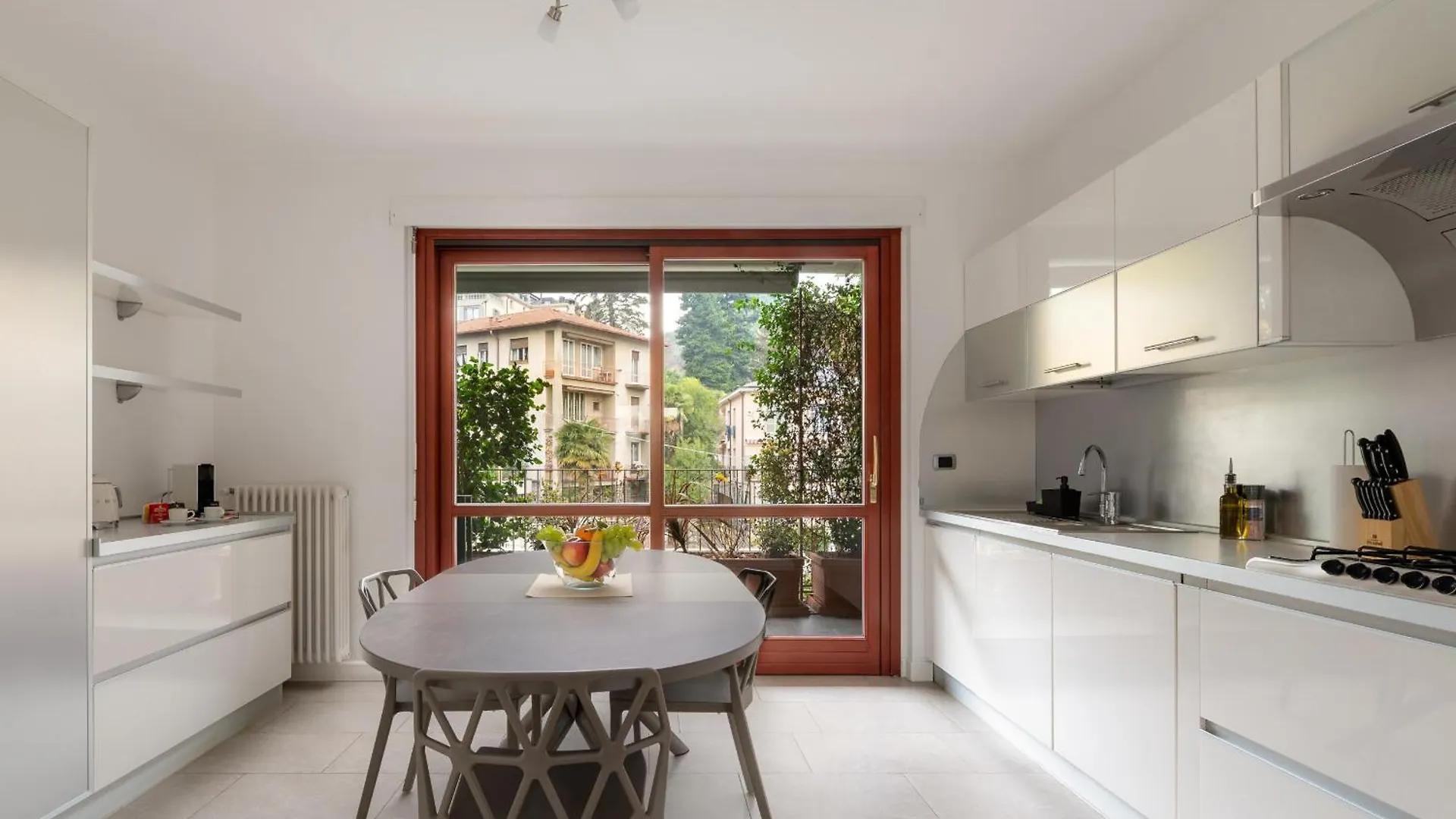 Cullinan Como Lakeview Apartment By Petra Luxury